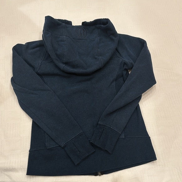 lululemon Size 6 Full Zip Scuba Hoodie in Heathered Naval Blue - Picture 4 of 4